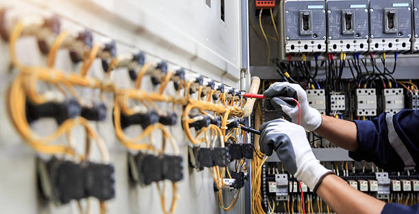Professional Electrician technician working in Belterra, TX
